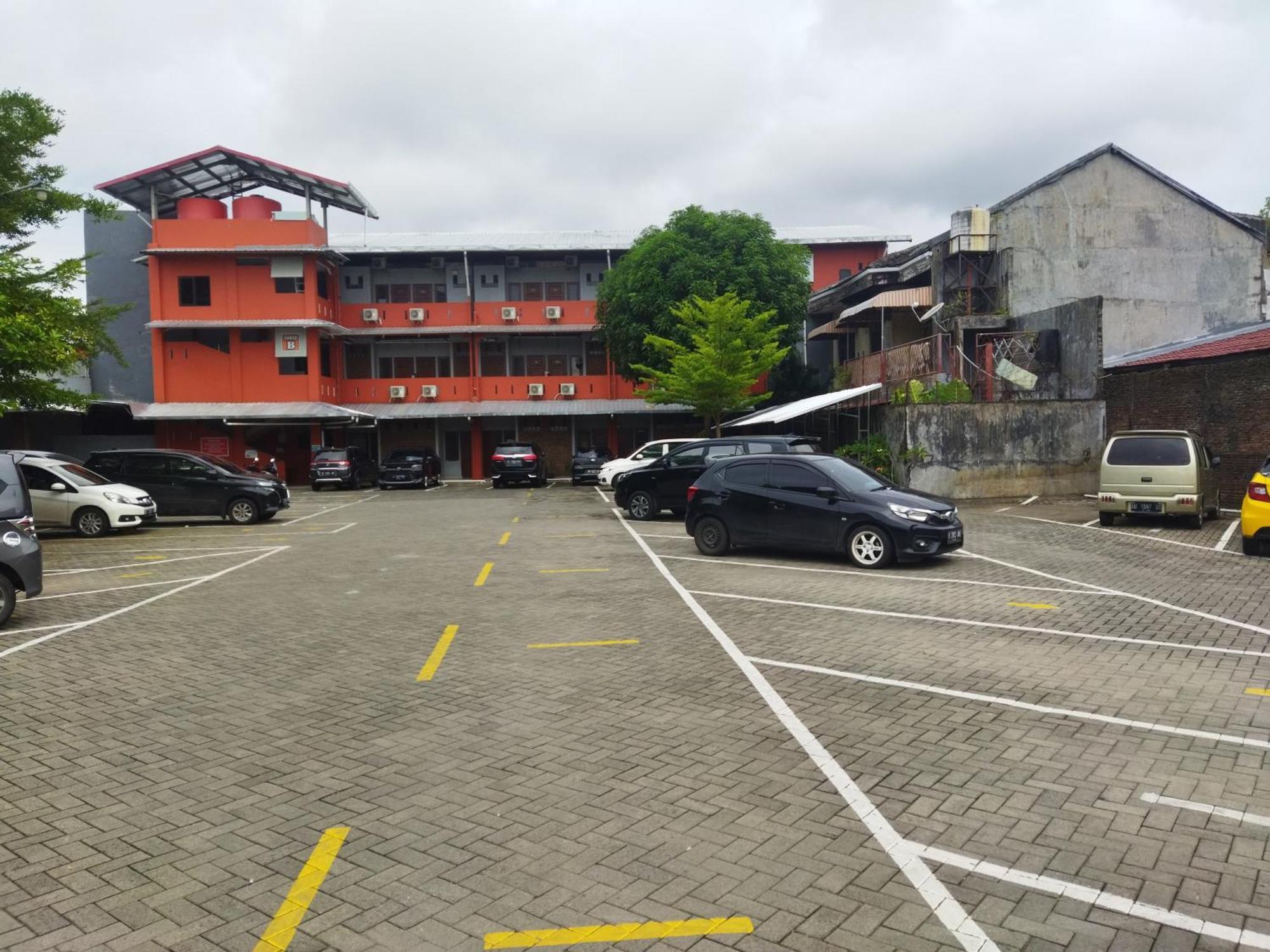 فندق Oyo 92098 Kost Orange Syariah ماكاسار المظهر الخارجي الصورة